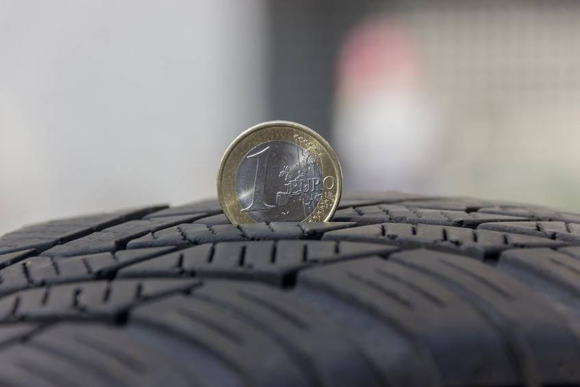 Wie Sie die Profiltiefe Ihrer Reifen richtig messen - Carmada