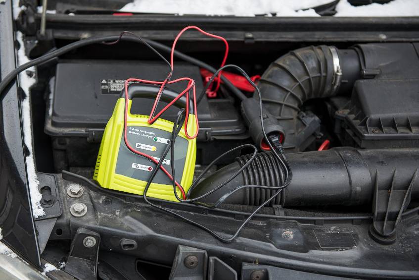 Batterie übern Winter laden  Ladegerät für Wohnwagen-, Kfz- oder