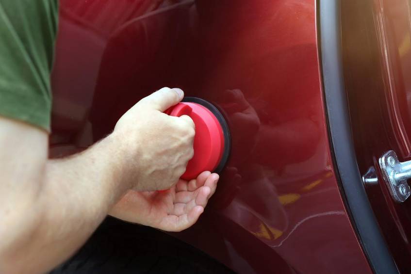 Delle im Auto selbst entfernen: Geniale Tricks